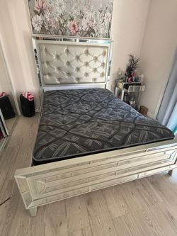 Bed frame queen
