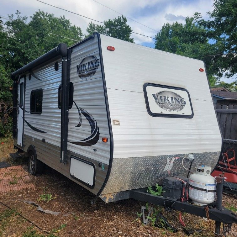 2018 Coachmen Viking Ultra-Lite Travel Trailer – $9,500 OBO – Lakewood, CO