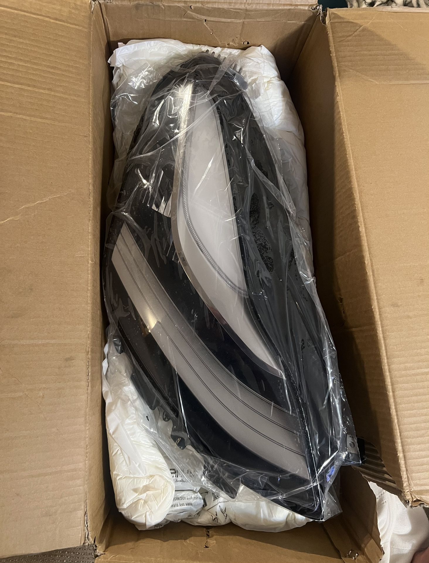 Tesla Model 3/Y Right Headlight