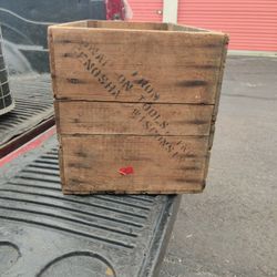 Snap-on Tools, Wooden Toolbox Parentheses (No Lid)