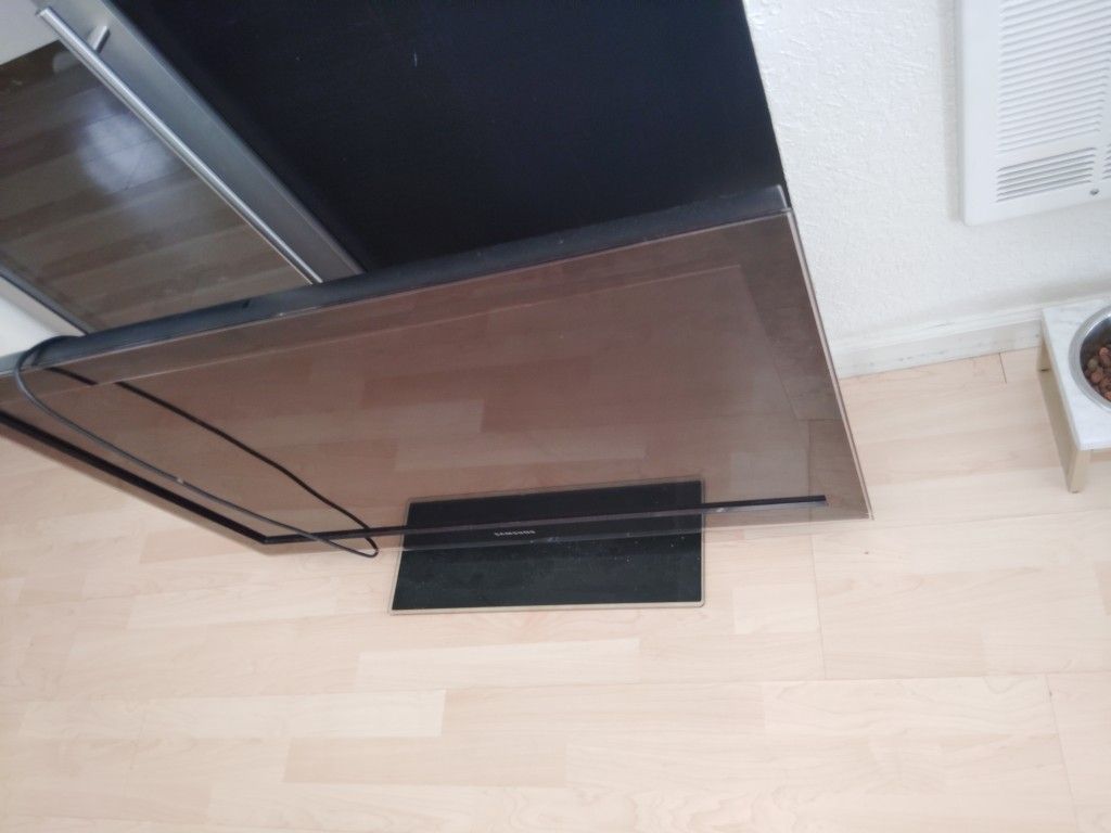 Samsung TV 40 Inch. Non- Smart .