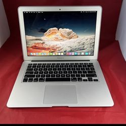 MacBook Air 2017 256Ssd i7 (excellent Condition) 