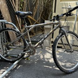 GT Pantera mountain bike 26” ( Medium) 