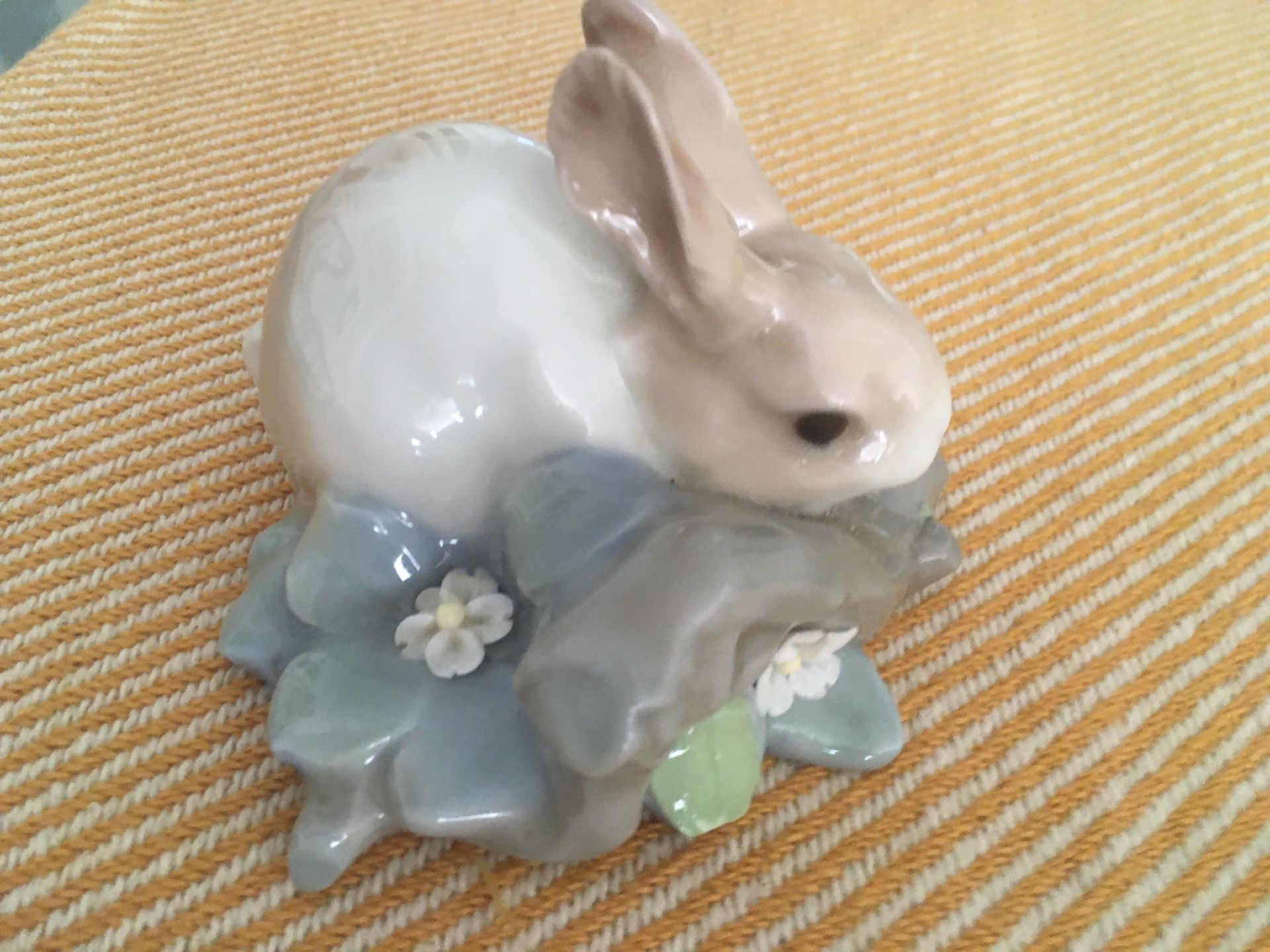 Lladro Retired Rabbit Eating