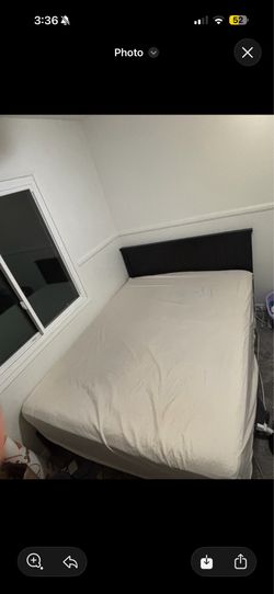 Queen bedframe