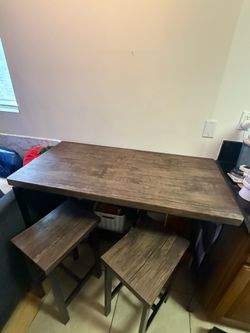 Table with 4 stools