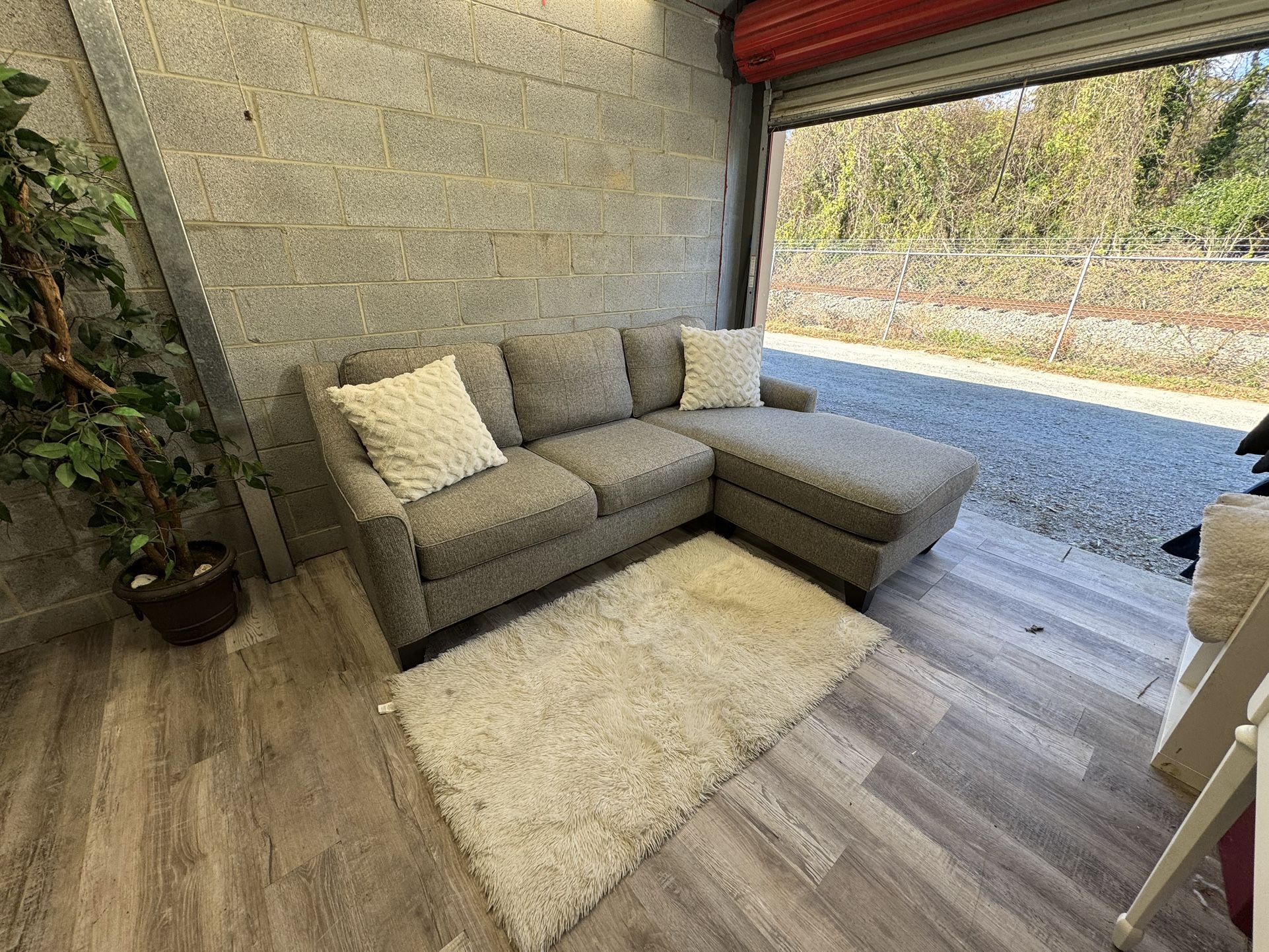 (Delivery) Gray Cindy Crawford Sectional Sofa With / Reversible Chaise 