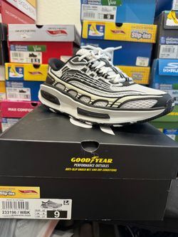 Skechers D'Lites 330 Modern Retro Jogger Sneakers