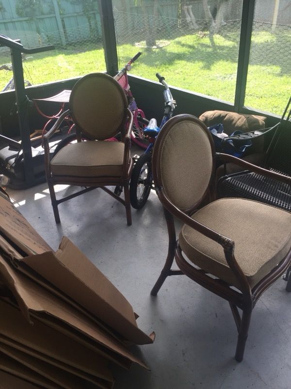 Extendable Table with 5 Chairs