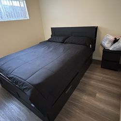 Bed/bedframe
