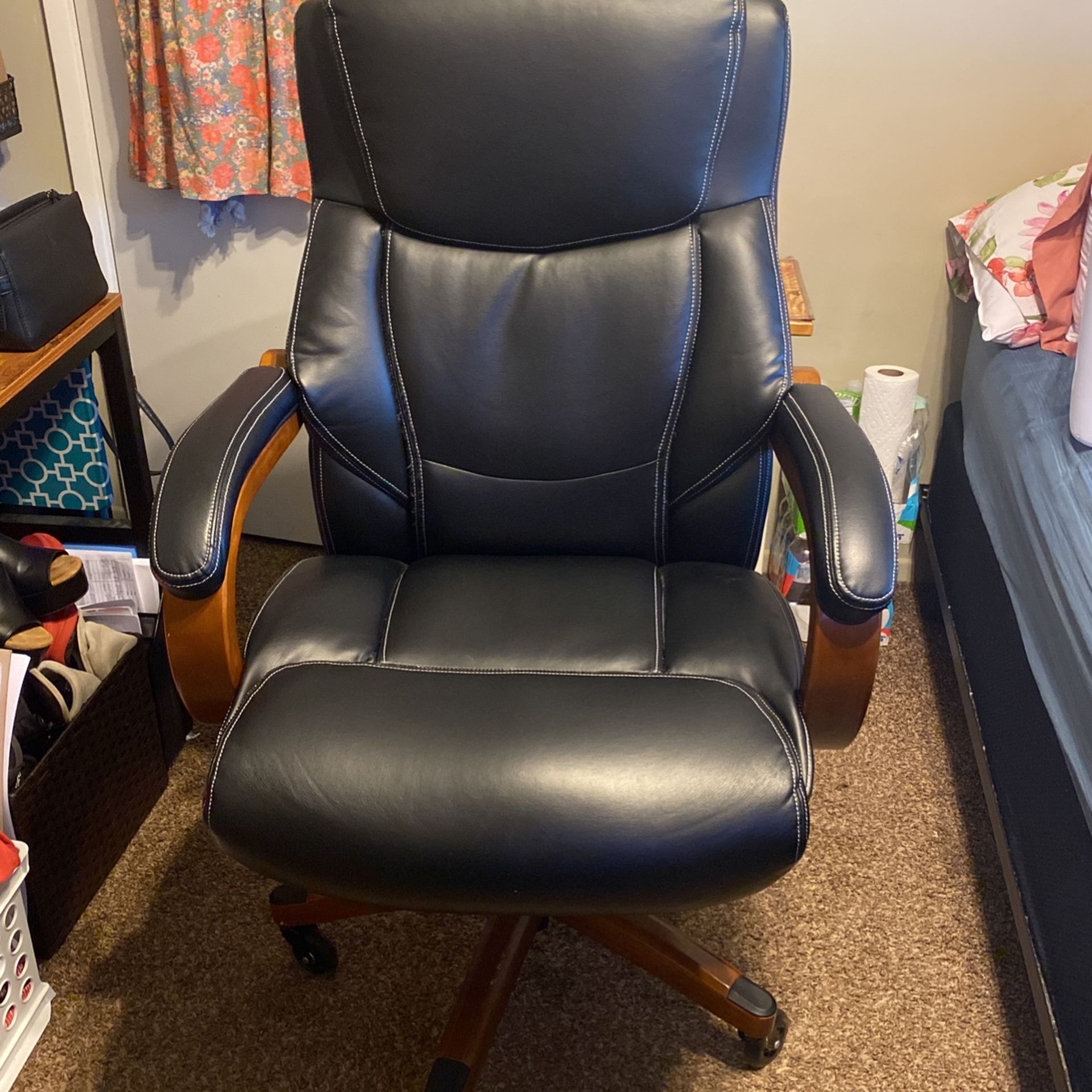 Leather LazyBoy Desk Chair for Sale in Pico Rivera, CA OfferUp