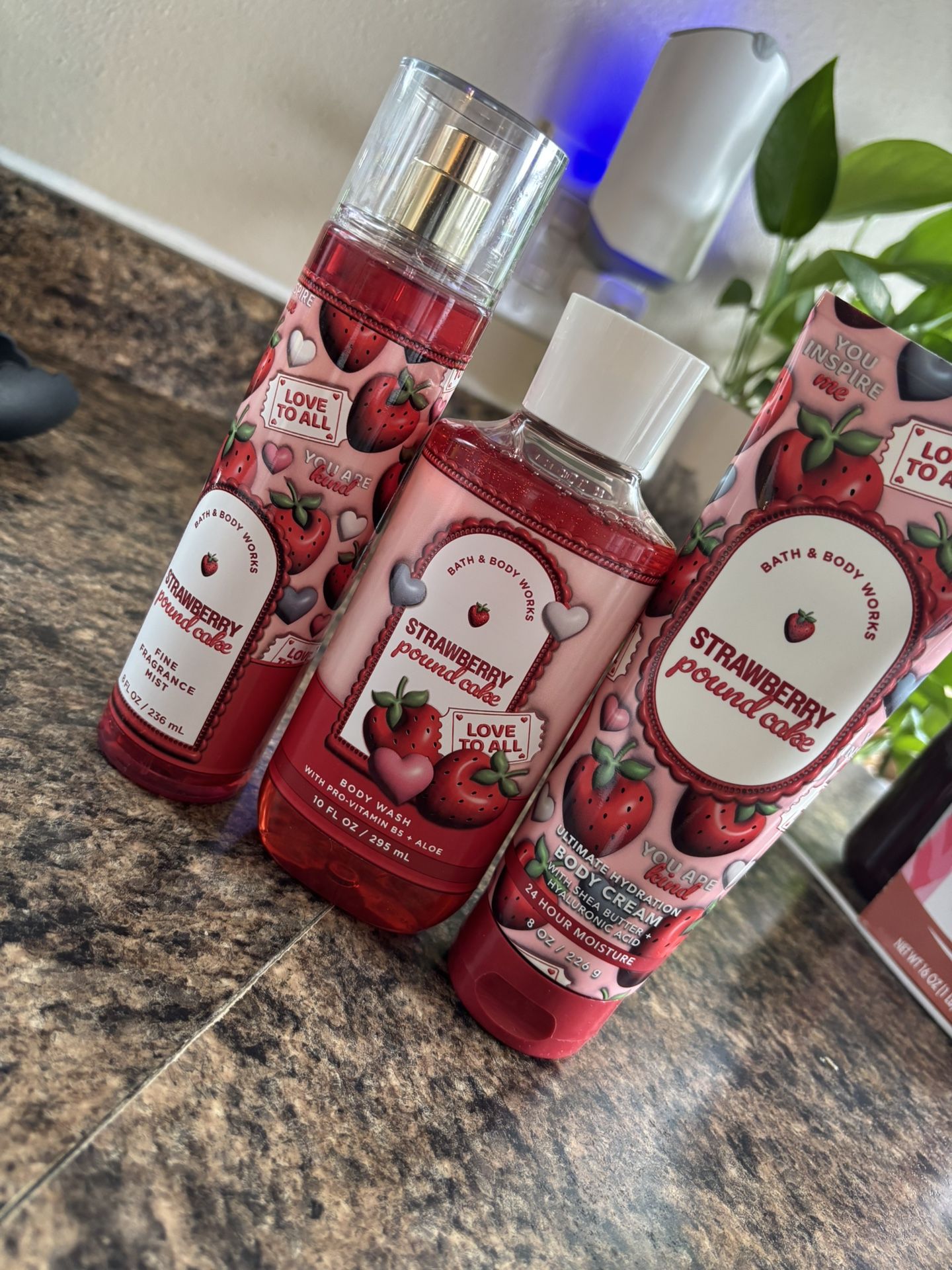Bath And Body Works Strawberry Poundcake