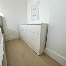 IKEA 6 Dresser Drawer - Like New!