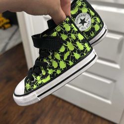 Band New 8C Converse Glow In The Dark! 