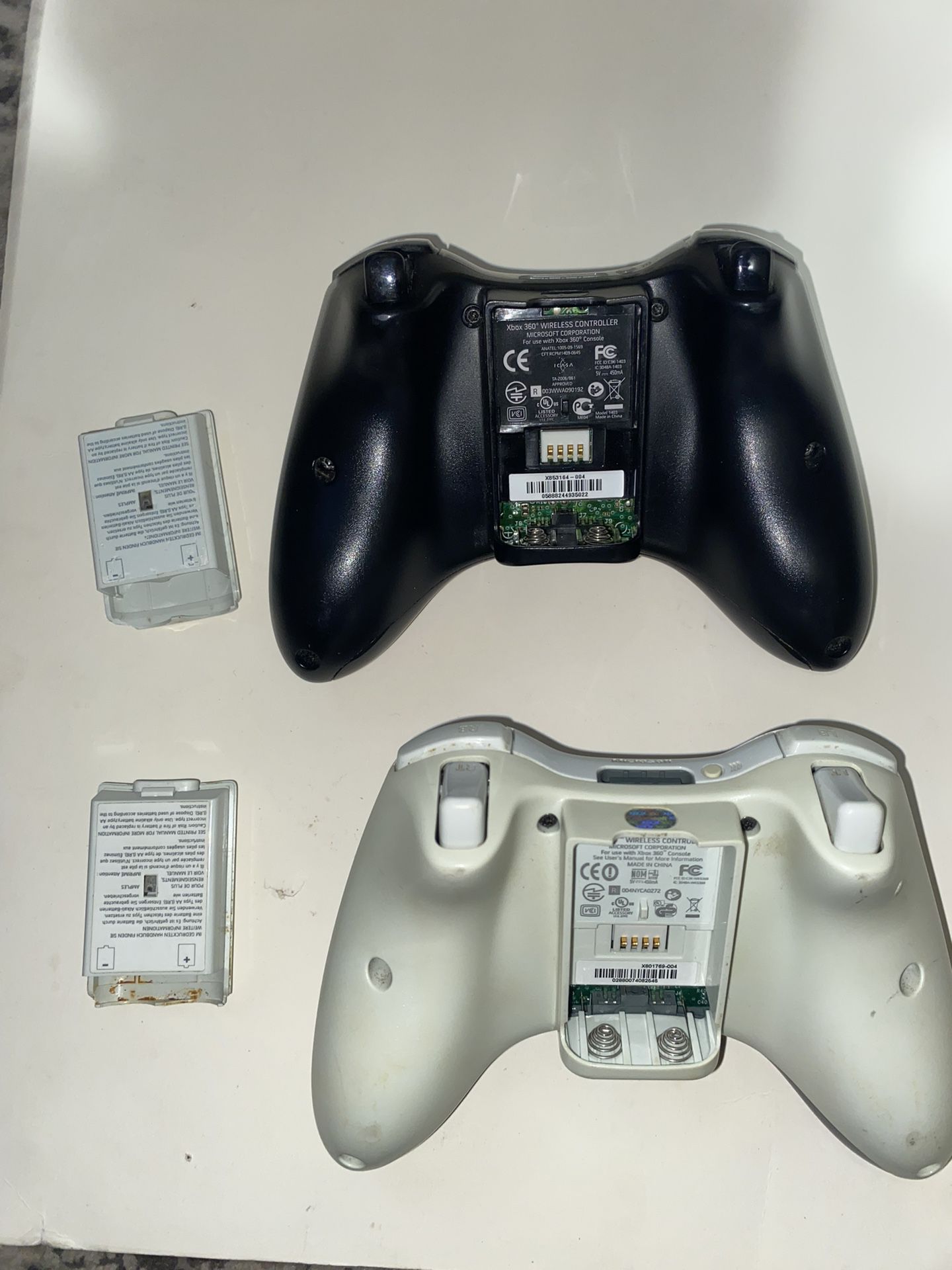 2 xbox360 controllers 