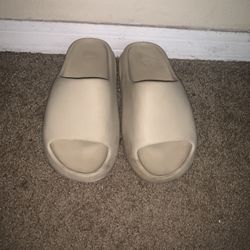 yeezy slides (worn/used) size 12 men (no box)