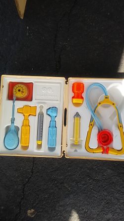 Vintage 1977 fisher price medical kit its complete item no.936 made in USA