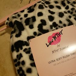 Betsey Johnson Cheetah Throw Blanket