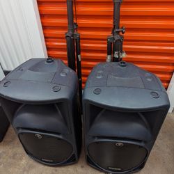 Mackie Powered 12" Powered Speaker Set Of 2 With Stands