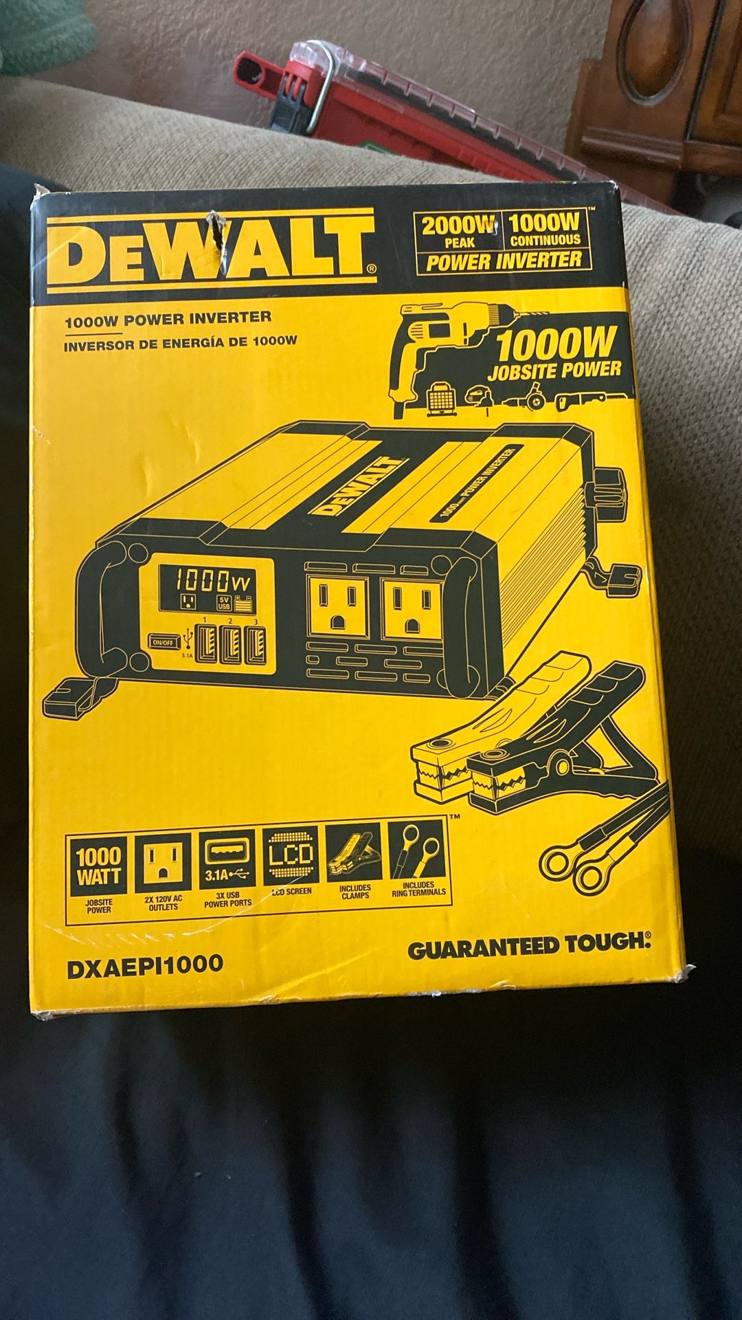 Dewalt DXAEPI1000   1000W Power Inverter 