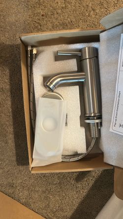Single Handle Bathroom Sink Faucet