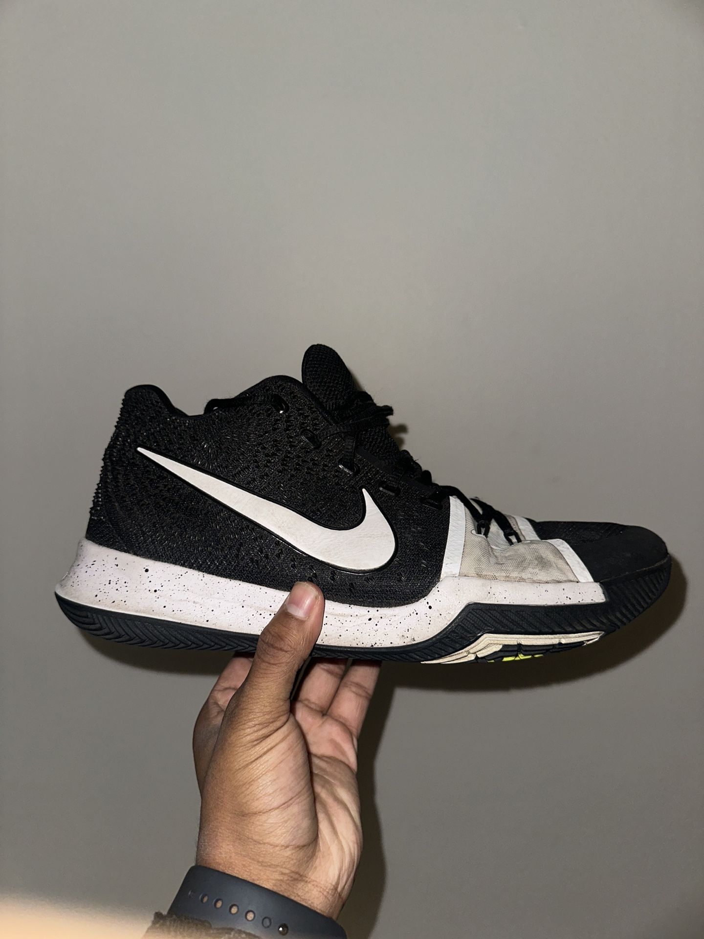 Kyrie 3 “Tuxedo”
