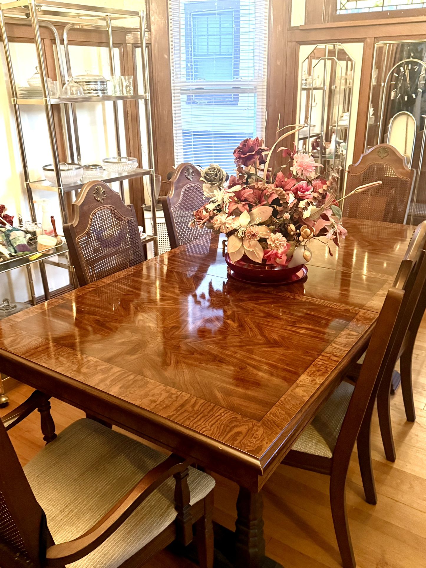 ✨ Formal Dining Room Set – Solid Wood Table, Chairs & China Cabinet ✨