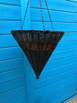 Cone Shaped Hanging Basket Wicker Planter
