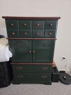 Large vertical dresser