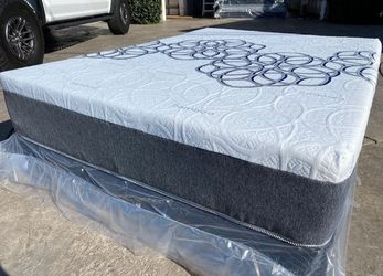 Queen Bamboo Hybrid Cooling Gel Memory Foam Mattress!!