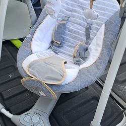 Ingenuity Swing 'n Go Deluxe 5-Speed Baby Swing with Cushioned Harness - Foldable, Portable, 2 Plush Toys & Sounds, 0-9 Months 6-20 lbs (Bella Teddy)