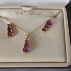 Woman's 10k Gold & Purple Amethyst Earrings/Necklace/Pendant Set 