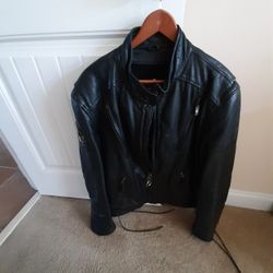 HARLEY DAVIDSON 100% LEATHER JACKET LARGE SIZE 44  $ 50. 00 EXCELLENT CONDTION. Great Christmas Present!!  
