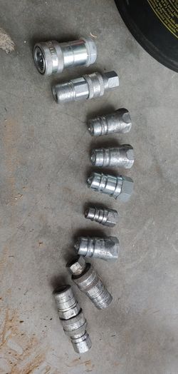 Attachment quick couplers