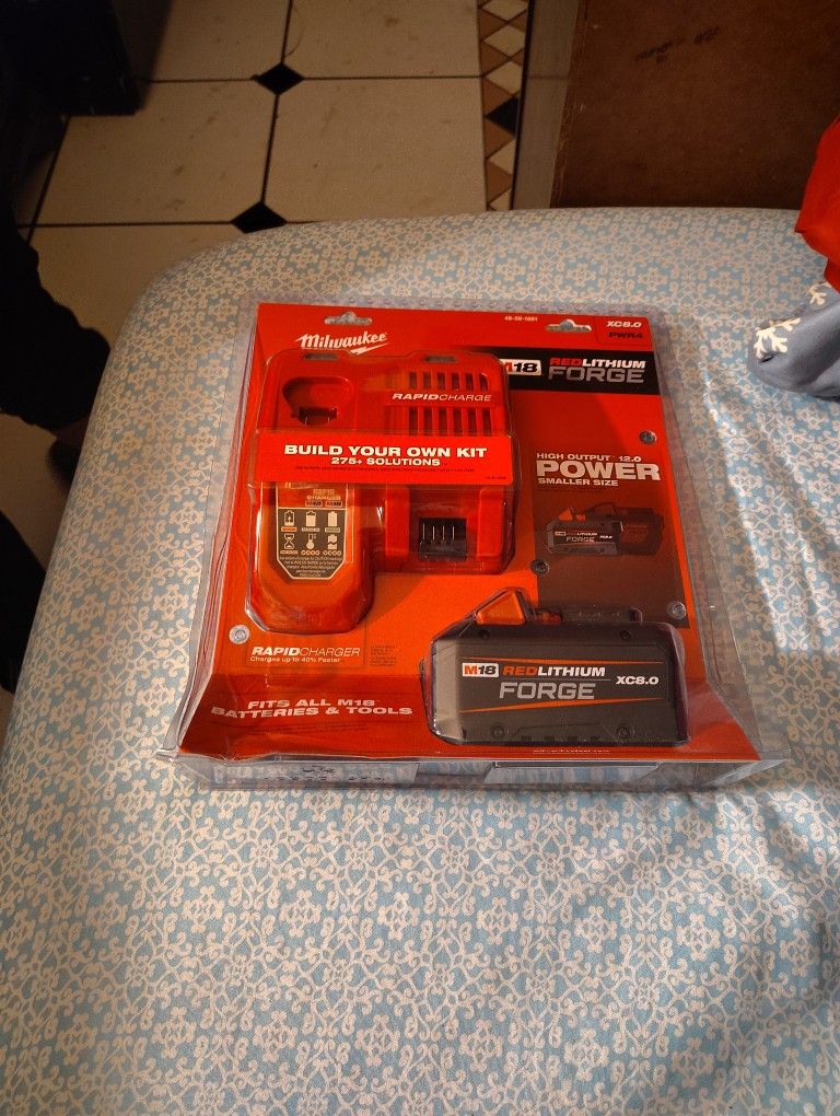 Milwaukee Forge Xc8.0 Batery With Rapid Charger.