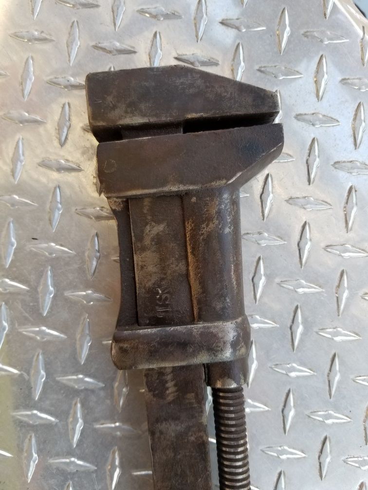 Monkey wrenche 18 inches