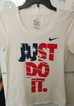 Nike shirt women's size small