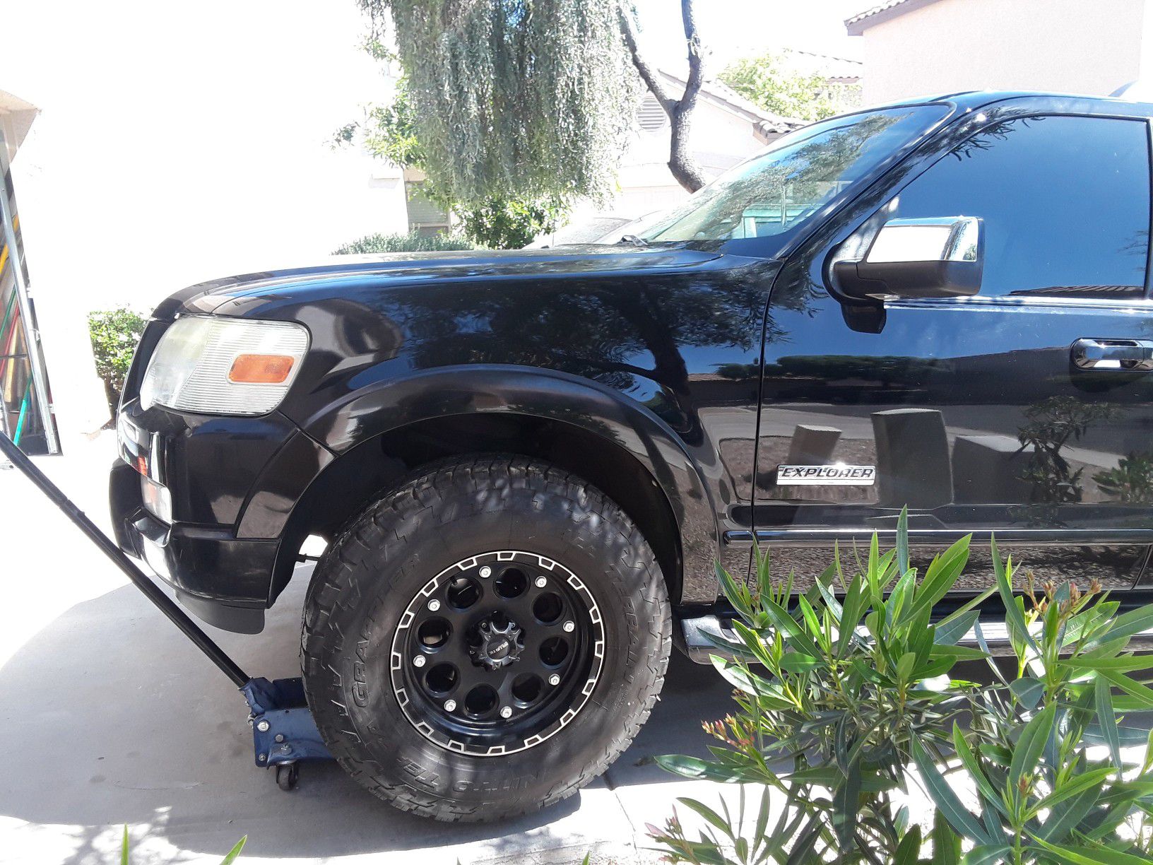5 Ford rims and tires..like new,no scratches ballistic offroad tires..285/70r17..375$ o.b.o