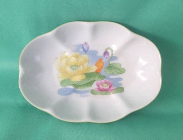 Vintage Seymour Mann porcelain soap dish Water Lily by Eda Mirsky Mann 1970s