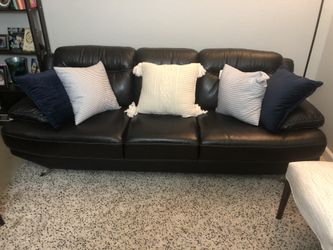 Black leather couch rooms to go