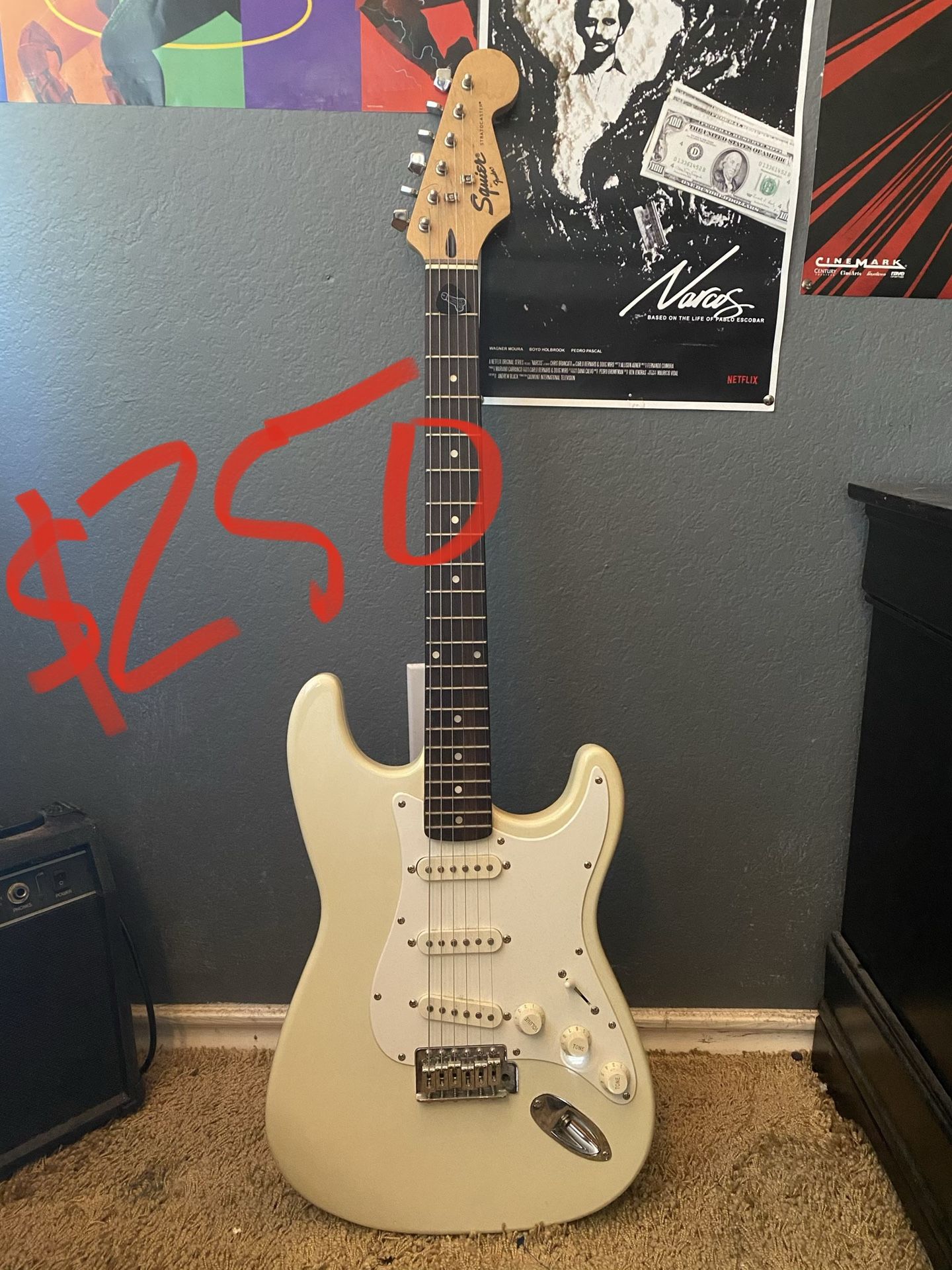White Fender Guitar (Squier)