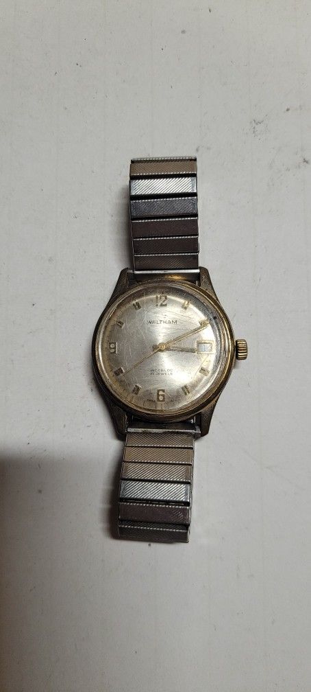 Vintage Waltham 17 Jewels Date Red Arrow Manual Wind Mens Watch