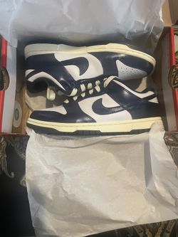 Woman Nike Dunks