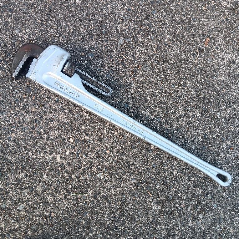 RIDGID 36in Aluminum Pipe Wrench Vgood Condition. Many Other Tools. For Pick Up Fremont Seattle. No Low Ball Offers Please. No Trades