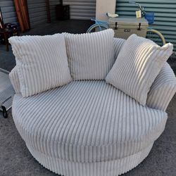 Oversized Cozy Swivel Chair Sofa