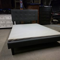 Like New Gray Tufted Full Size Platform Bed Frame