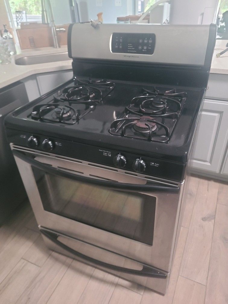 Gas Range Fridigere