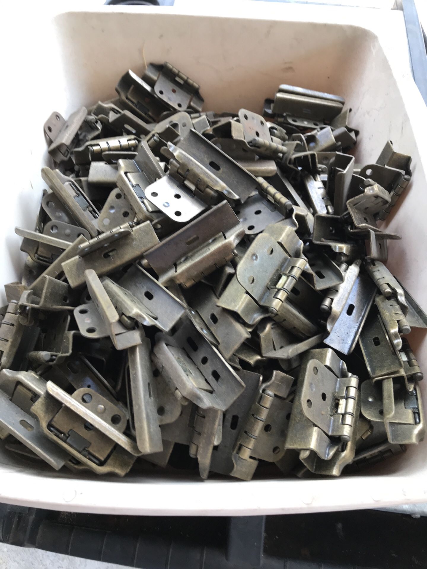 Cabinet hinges new . 190 pieces.