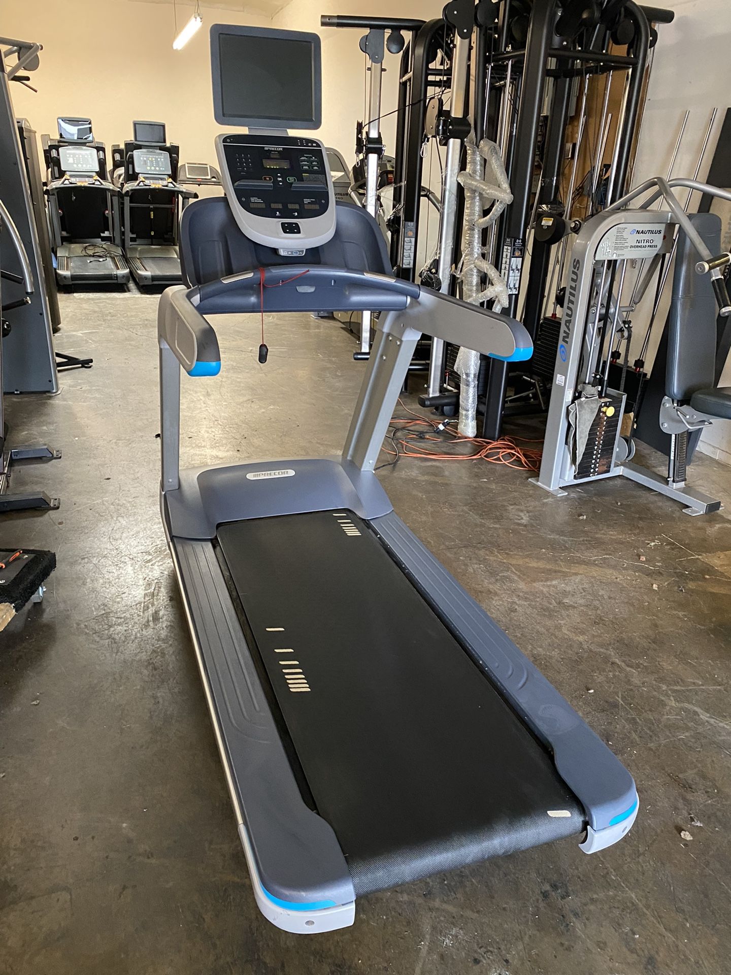 Precor Commercial Treadmill, Commercial Gym Equipment 