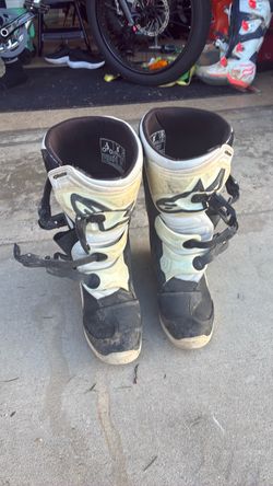 Motocross boots